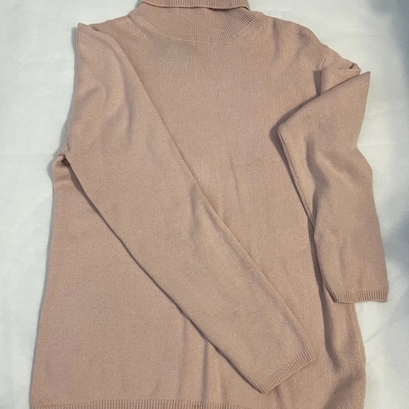 August Silk Sweaters - August Silk Turtle Neck Women’s Small/Medium Pink Sweater
